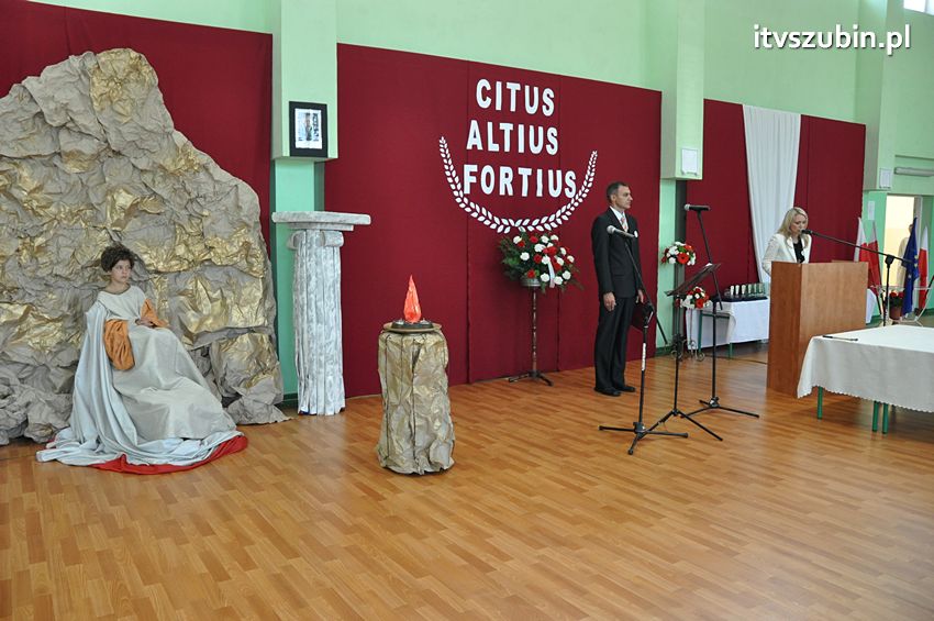 Szkoła Podstawowa w Turze zyskała patrona i sztandar