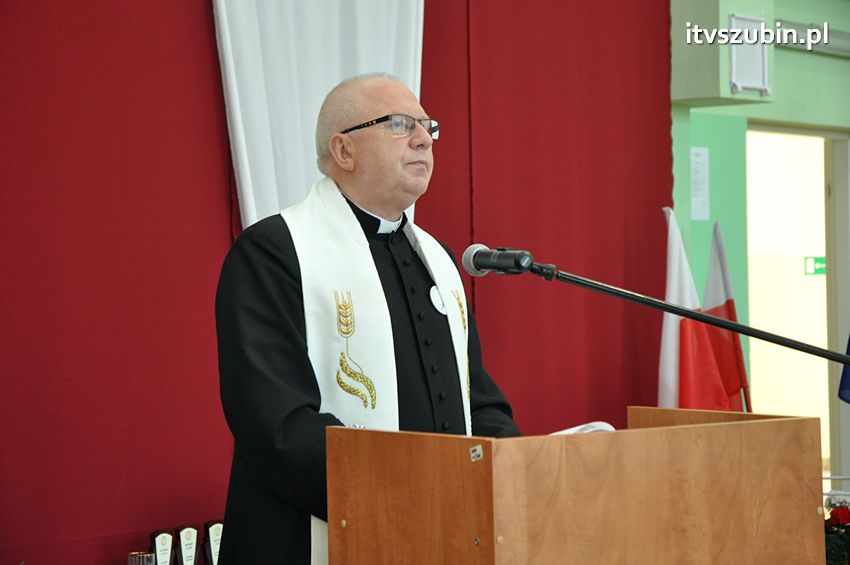 Szkoła Podstawowa w Turze zyskała patrona i sztandar