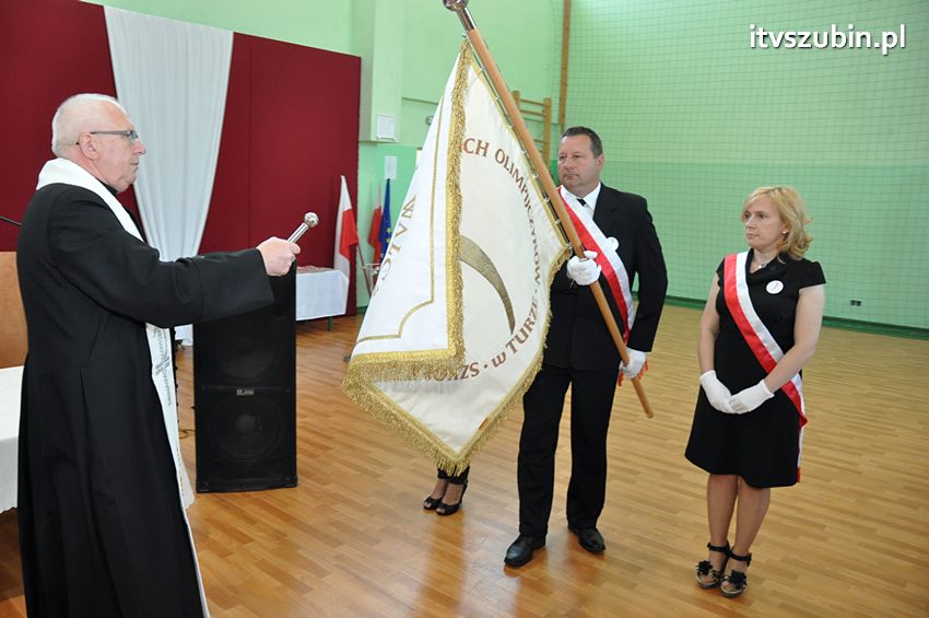 Szkoła Podstawowa w Turze zyskała patrona i sztandar