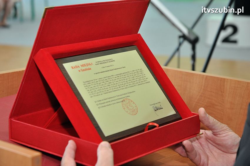 Szkoła Podstawowa w Turze zyskała patrona i sztandar