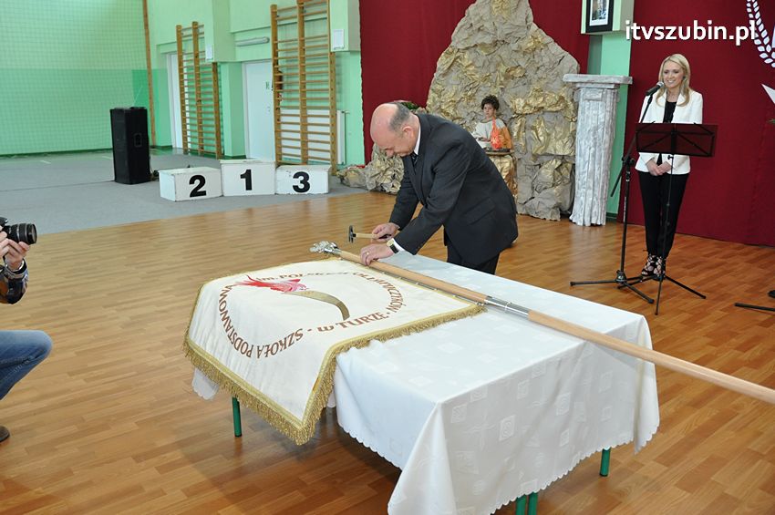 Szkoła Podstawowa w Turze zyskała patrona i sztandar