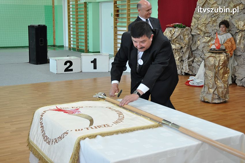 Szkoła Podstawowa w Turze zyskała patrona i sztandar