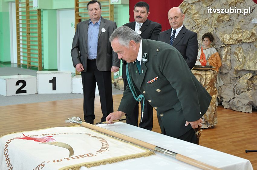 Szkoła Podstawowa w Turze zyskała patrona i sztandar