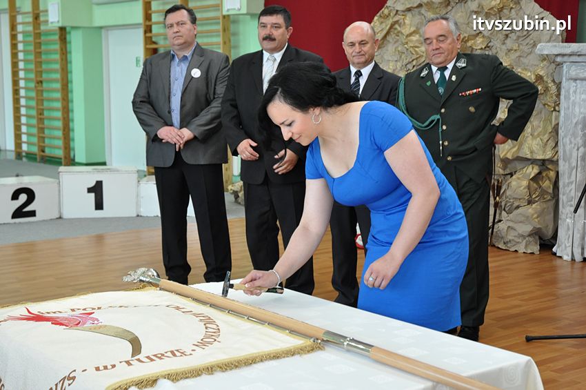 Szkoła Podstawowa w Turze zyskała patrona i sztandar