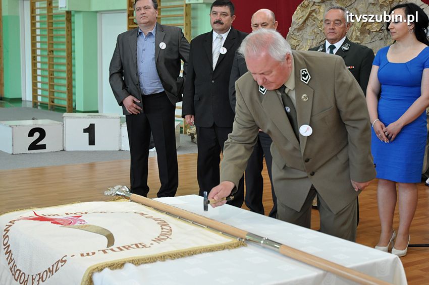 Szkoła Podstawowa w Turze zyskała patrona i sztandar