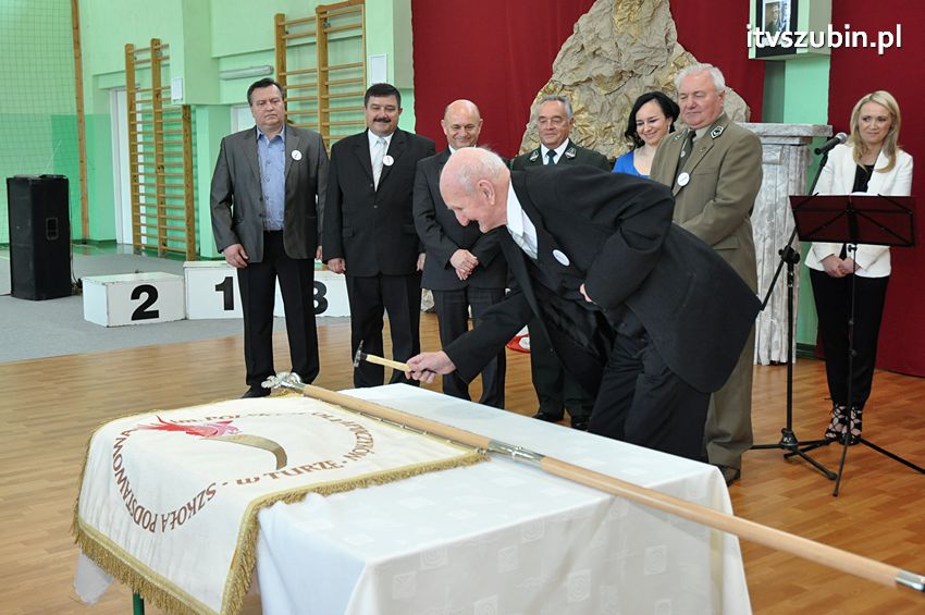 Szkoła Podstawowa w Turze zyskała patrona i sztandar