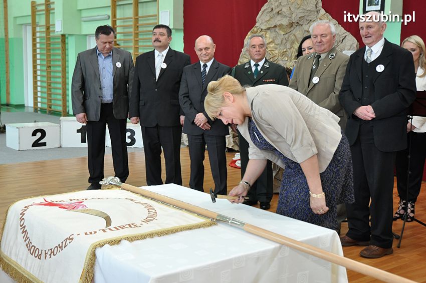 Szkoła Podstawowa w Turze zyskała patrona i sztandar