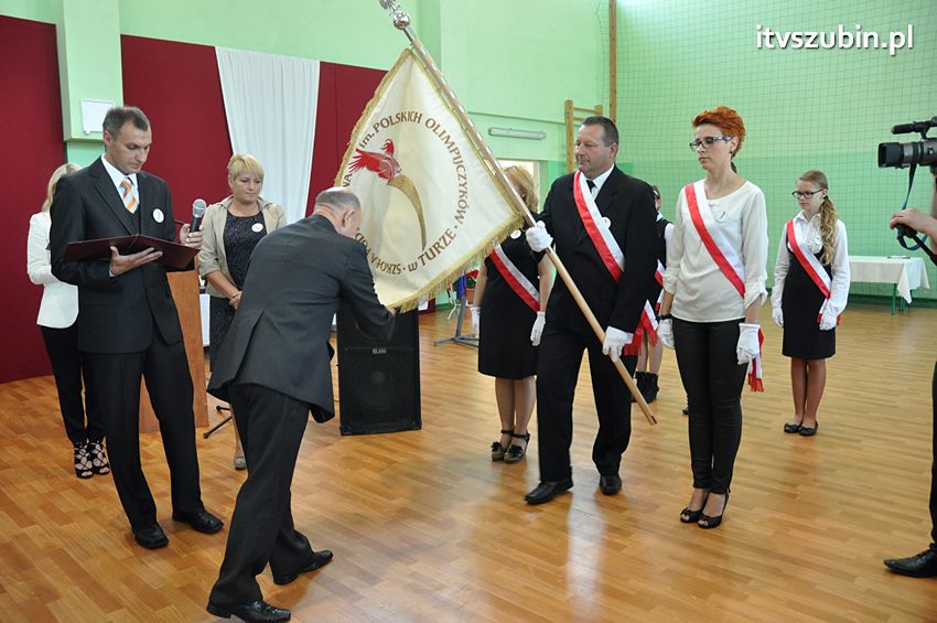Szkoła Podstawowa w Turze zyskała patrona i sztandar