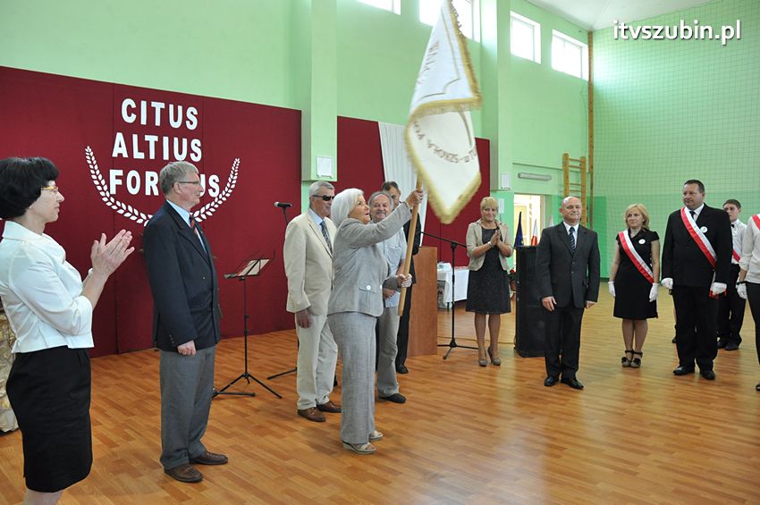 Szkoła Podstawowa w Turze zyskała patrona i sztandar