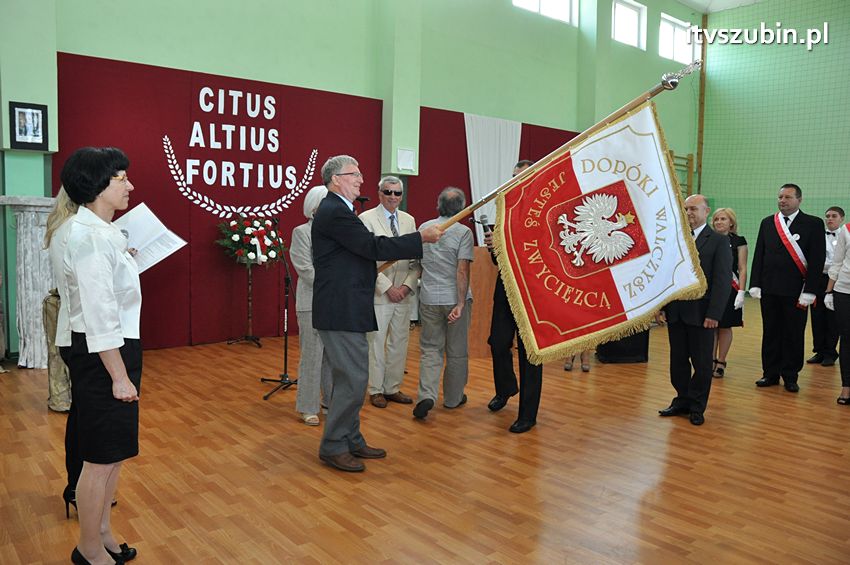 Szkoła Podstawowa w Turze zyskała patrona i sztandar