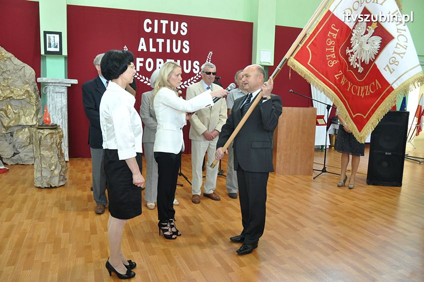 Szkoła Podstawowa w Turze zyskała patrona i sztandar