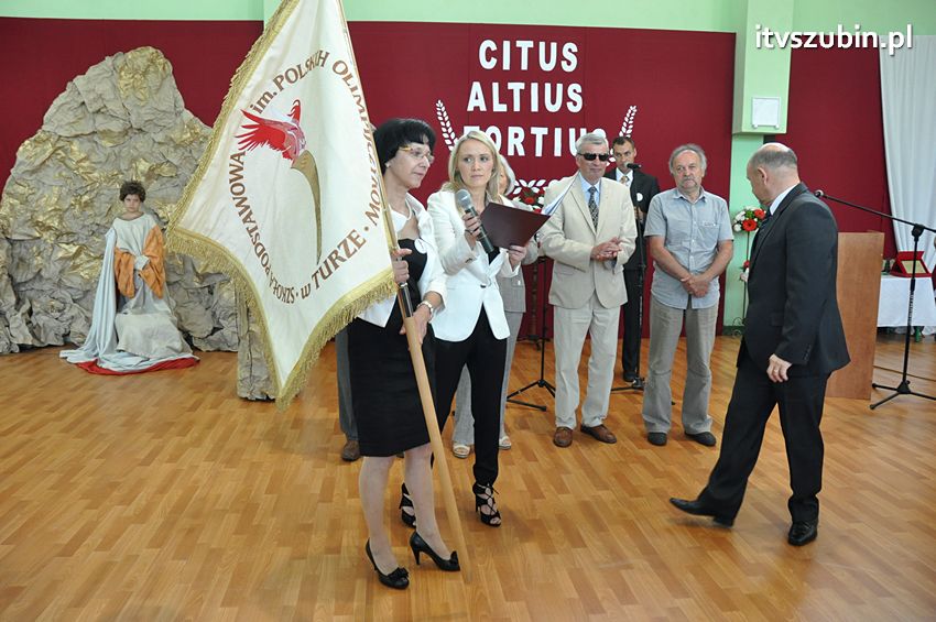 Szkoła Podstawowa w Turze zyskała patrona i sztandar