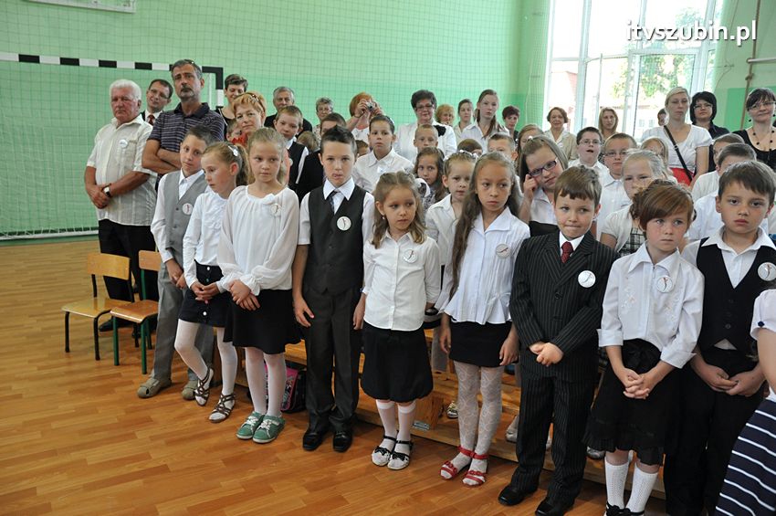 Szkoła Podstawowa w Turze zyskała patrona i sztandar