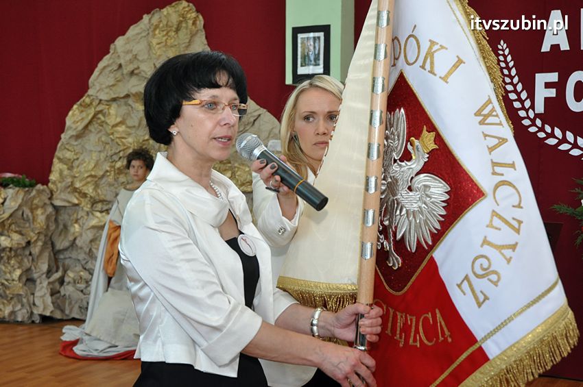 Szkoła Podstawowa w Turze zyskała patrona i sztandar