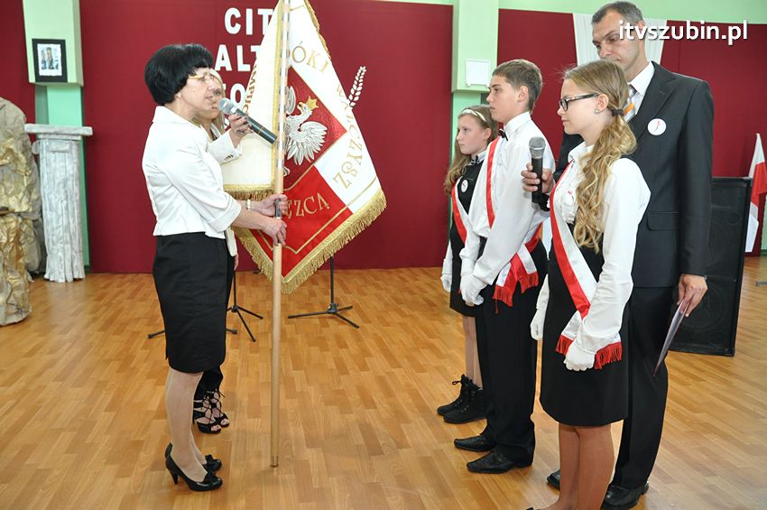 Szkoła Podstawowa w Turze zyskała patrona i sztandar