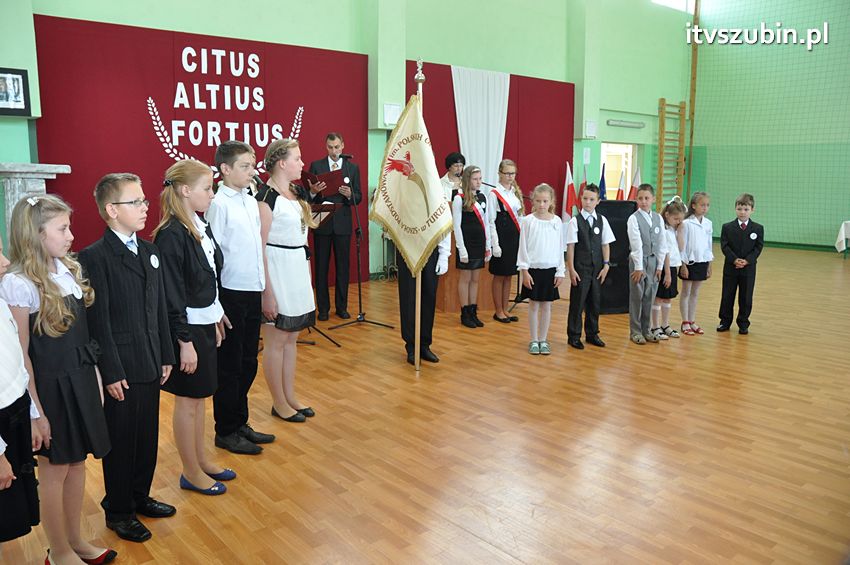 Szkoła Podstawowa w Turze zyskała patrona i sztandar