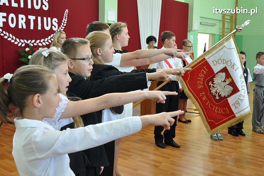 Szkoła Podstawowa w Turze zyskała patrona i sztandar