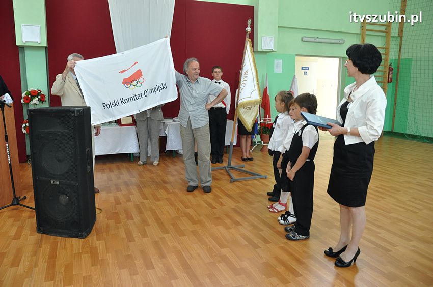 Szkoła Podstawowa w Turze zyskała patrona i sztandar