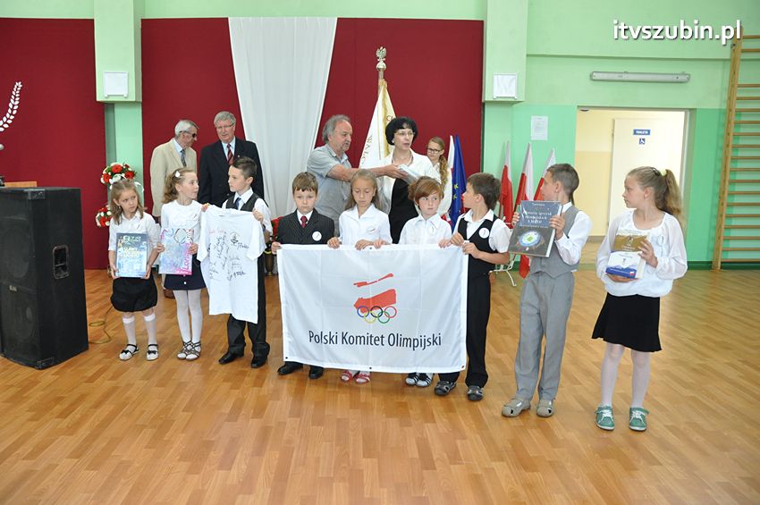 Szkoła Podstawowa w Turze zyskała patrona i sztandar