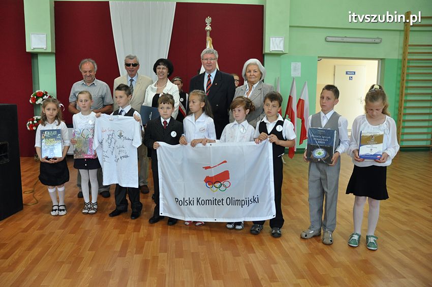 Szkoła Podstawowa w Turze zyskała patrona i sztandar