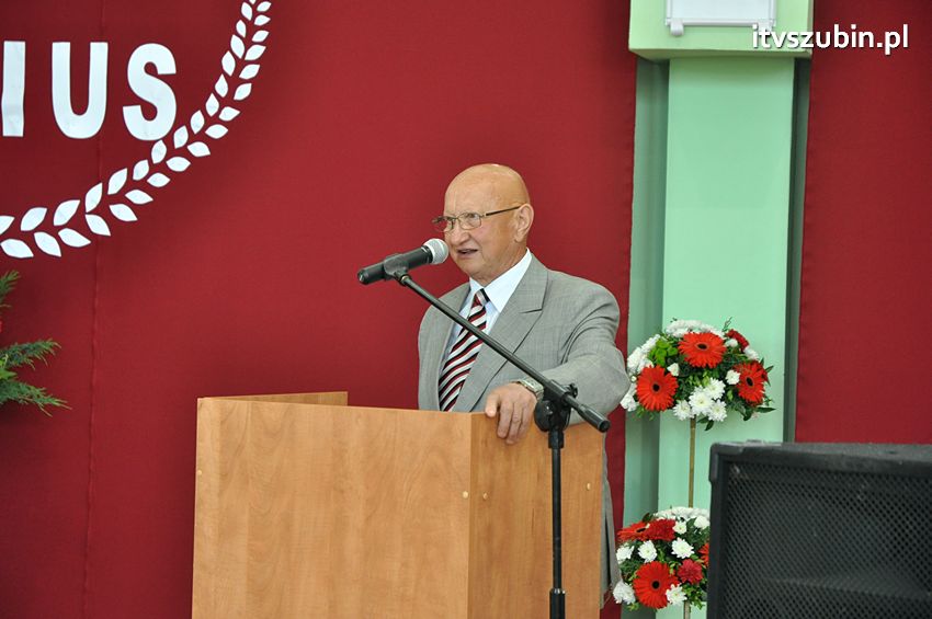 Szkoła Podstawowa w Turze zyskała patrona i sztandar