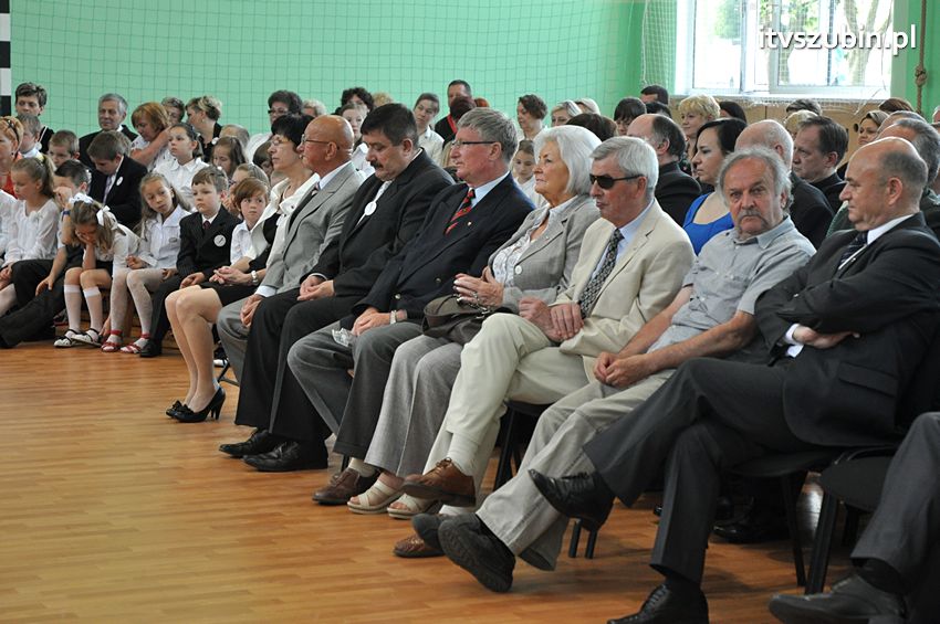 Szkoła Podstawowa w Turze zyskała patrona i sztandar