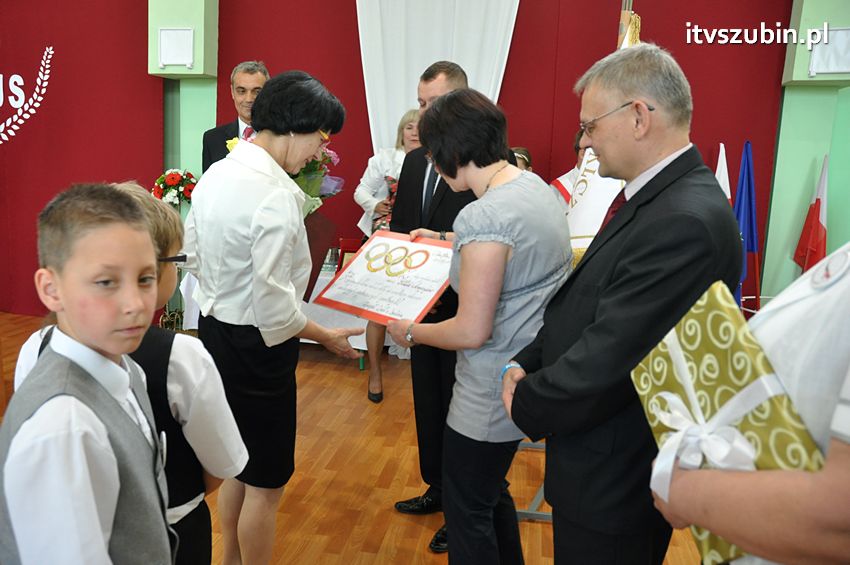 Szkoła Podstawowa w Turze zyskała patrona i sztandar