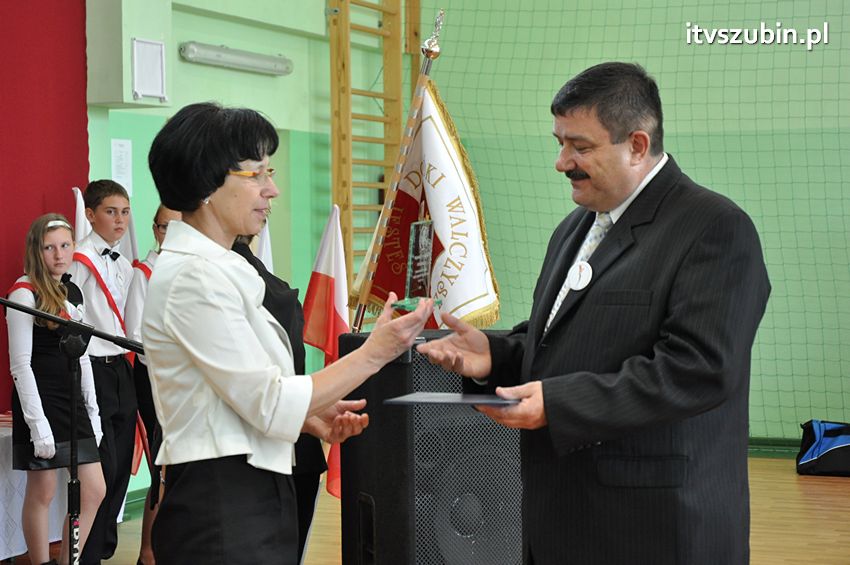 Szkoła Podstawowa w Turze zyskała patrona i sztandar