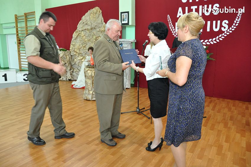 Szkoła Podstawowa w Turze zyskała patrona i sztandar