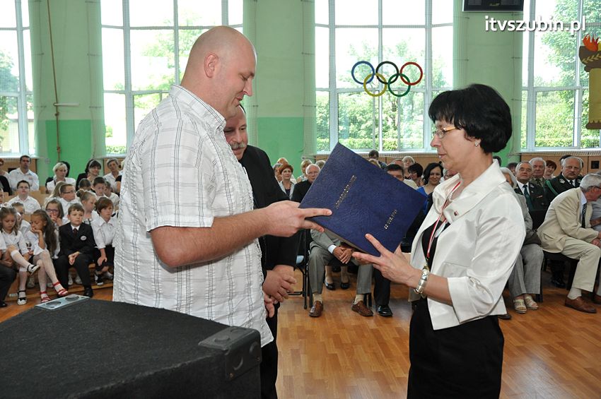 Szkoła Podstawowa w Turze zyskała patrona i sztandar