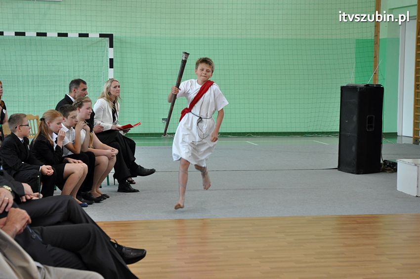 Szkoła Podstawowa w Turze zyskała patrona i sztandar