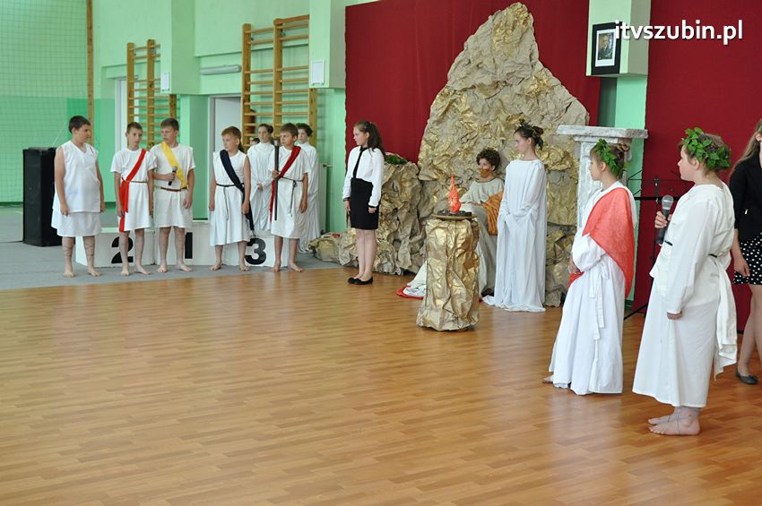 Szkoła Podstawowa w Turze zyskała patrona i sztandar