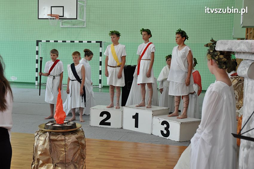 Szkoła Podstawowa w Turze zyskała patrona i sztandar