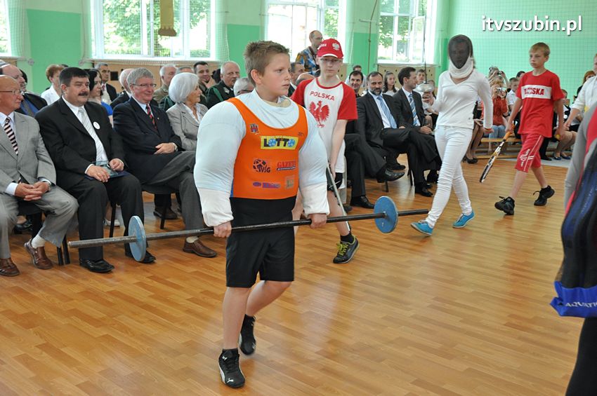 Szkoła Podstawowa w Turze zyskała patrona i sztandar