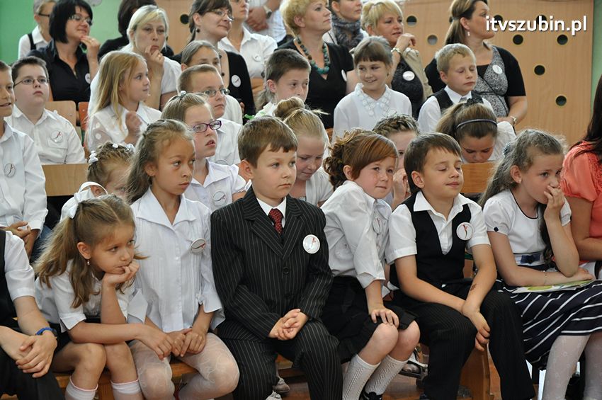 Szkoła Podstawowa w Turze zyskała patrona i sztandar