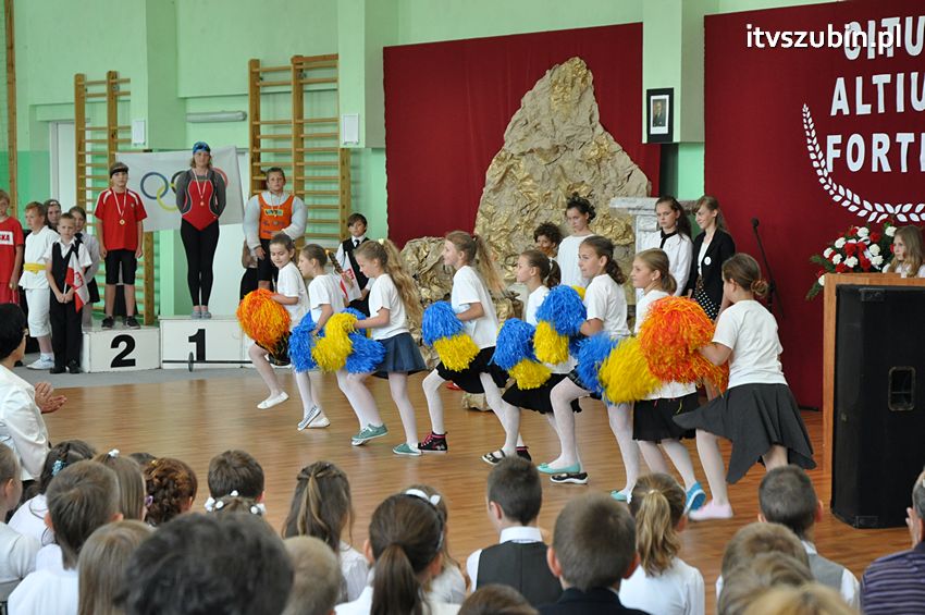 Szkoła Podstawowa w Turze zyskała patrona i sztandar