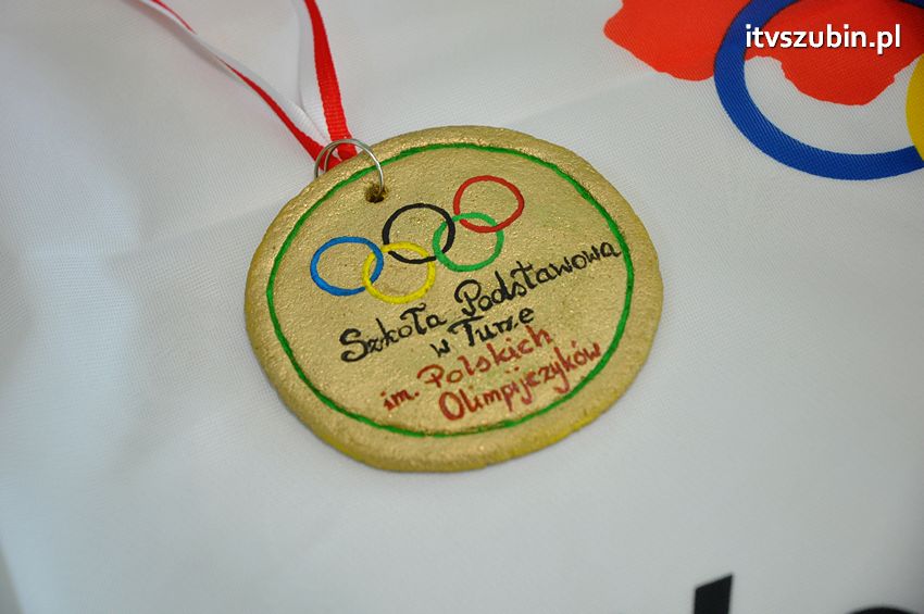 Szkoła Podstawowa w Turze zyskała patrona i sztandar