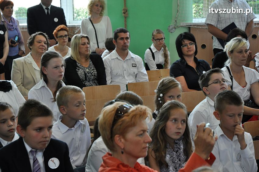 Szkoła Podstawowa w Turze zyskała patrona i sztandar