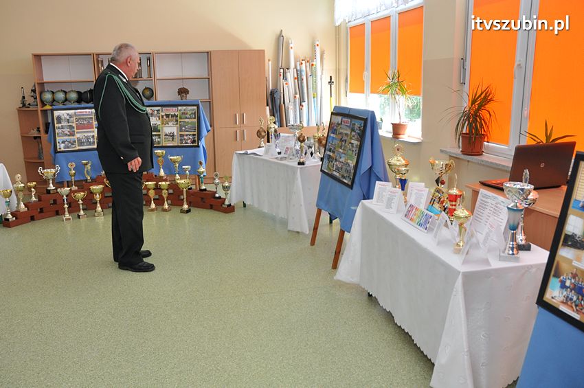 Szkoła Podstawowa w Turze zyskała patrona i sztandar