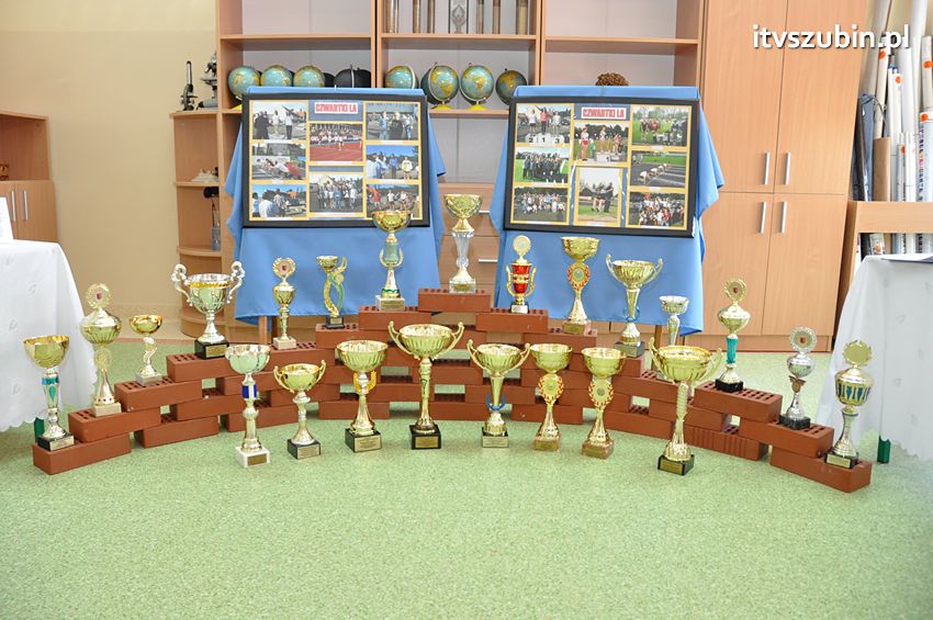 Szkoła Podstawowa w Turze zyskała patrona i sztandar