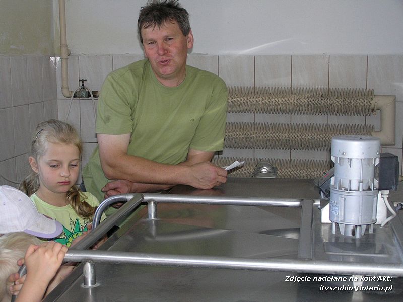 Maluchy z szubińskiej dwójki z wizytą w gospodarstwie rolnym w Szaradowie