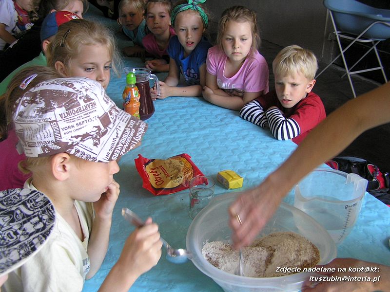 Maluchy z szubińskiej dwójki z wizytą w gospodarstwie rolnym w Szaradowie