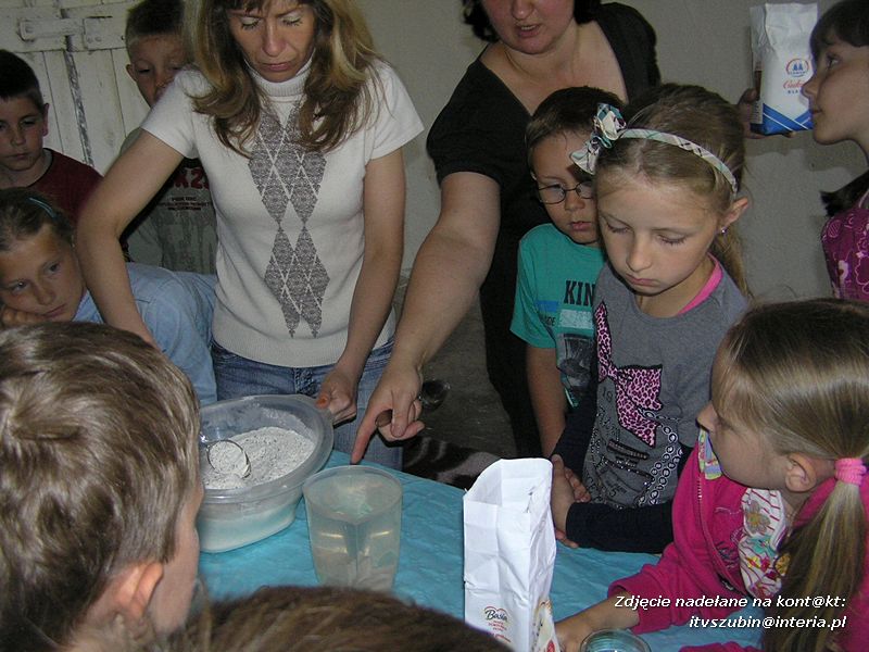 Maluchy z szubińskiej dwójki z wizytą w gospodarstwie rolnym w Szaradowie