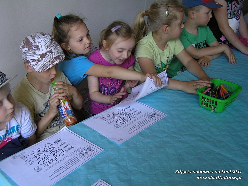 Maluchy z szubińskiej dwójki z wizytą w gospodarstwie rolnym w Szaradowie