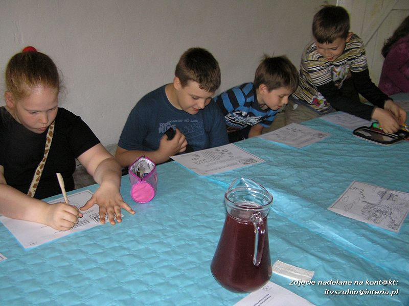Maluchy z szubińskiej dwójki z wizytą w gospodarstwie rolnym w Szaradowie