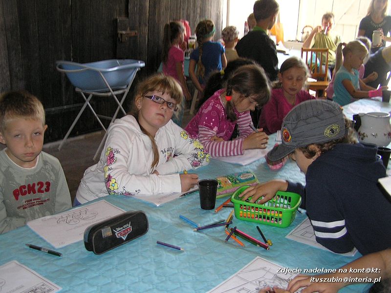 Maluchy z szubińskiej dwójki z wizytą w gospodarstwie rolnym w Szaradowie
