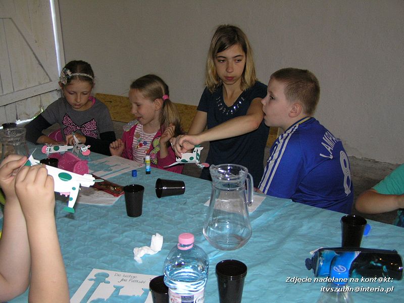 Maluchy z szubińskiej dwójki z wizytą w gospodarstwie rolnym w Szaradowie