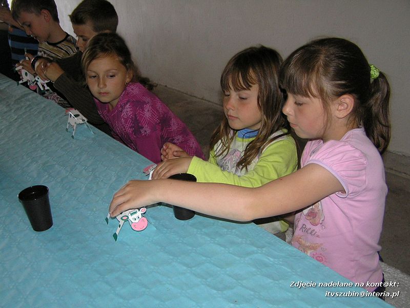 Maluchy z szubińskiej dwójki z wizytą w gospodarstwie rolnym w Szaradowie