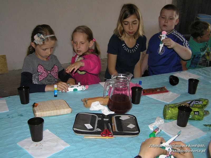 Maluchy z szubińskiej dwójki z wizytą w gospodarstwie rolnym w Szaradowie