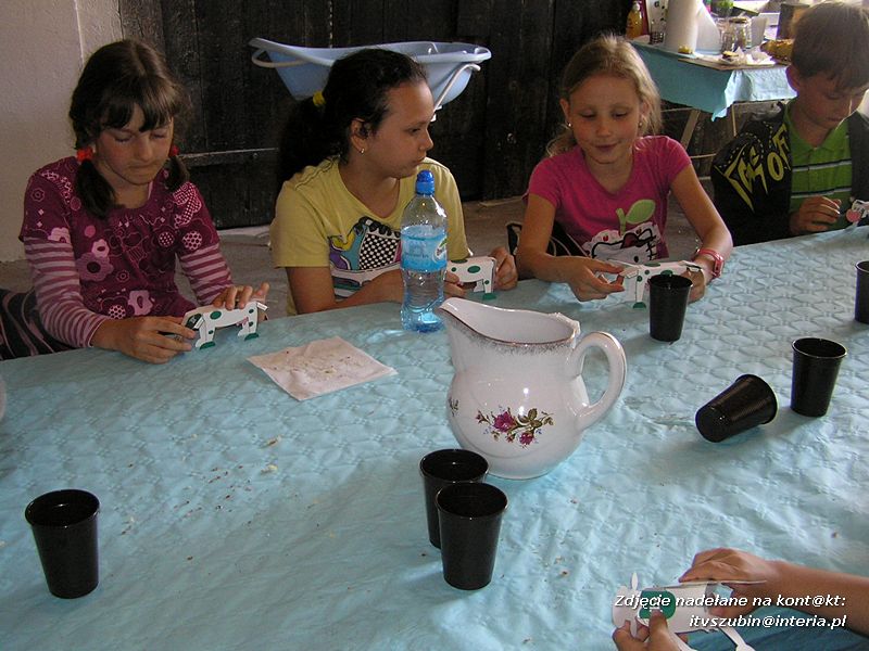 Maluchy z szubińskiej dwójki z wizytą w gospodarstwie rolnym w Szaradowie